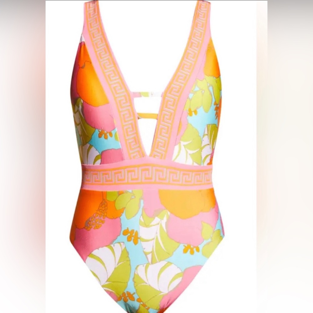 TRINA TURK PLAYA DE FLOOR PLUNGE MAILLOT,
PERFECT FOR SUMMER TRIPS - Picture 4 of 12